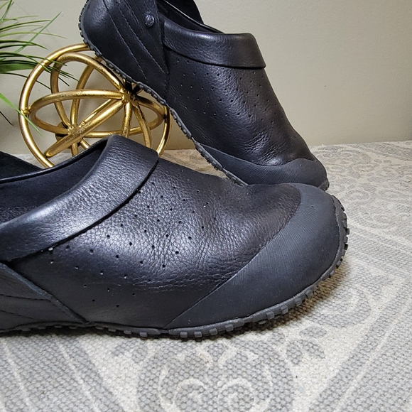 Merrell | 9.5 Improve Slides Black Leather Clog Mules Slip on collapsible heels - Picture 11 of 16